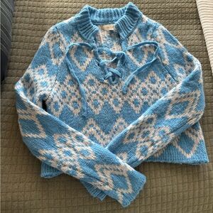 NWOT La Hearts Blue and White Diamond Pattern Lace Up V-Neck Cropped Sweater